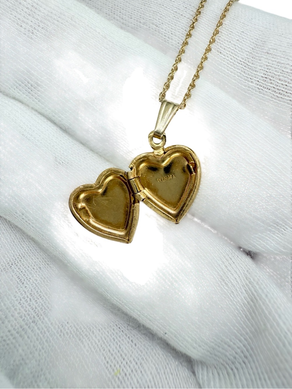 Vintage 14k Solid Gold Heart Locket Necklace Engraved Flower - Picture 5 of 16